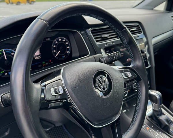 Серый Фольксваген e-Golf, объемом двигателя 0 л и пробегом 73 тыс. км за 15700 $, фото 13 на Automoto.ua