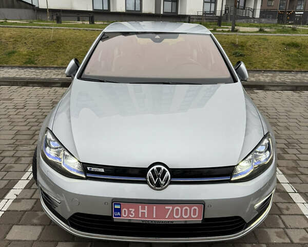 Серый Фольксваген e-Golf, объемом двигателя 0 л и пробегом 91 тыс. км за 15099 $, фото 2 на Automoto.ua