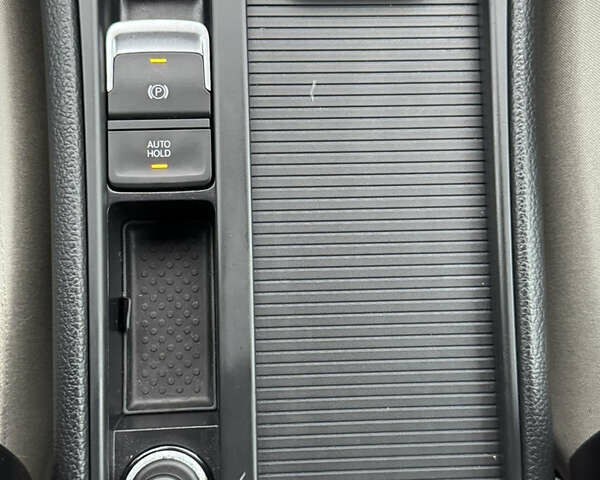 Серый Фольксваген e-Golf, объемом двигателя 0 л и пробегом 91 тыс. км за 15099 $, фото 77 на Automoto.ua