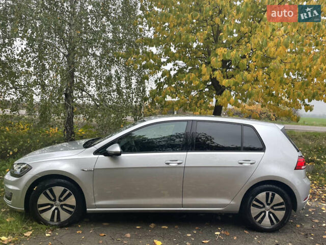 Серый Фольксваген e-Golf, объемом двигателя 0 л и пробегом 31 тыс. км за 25000 $, фото 1 на Automoto.ua