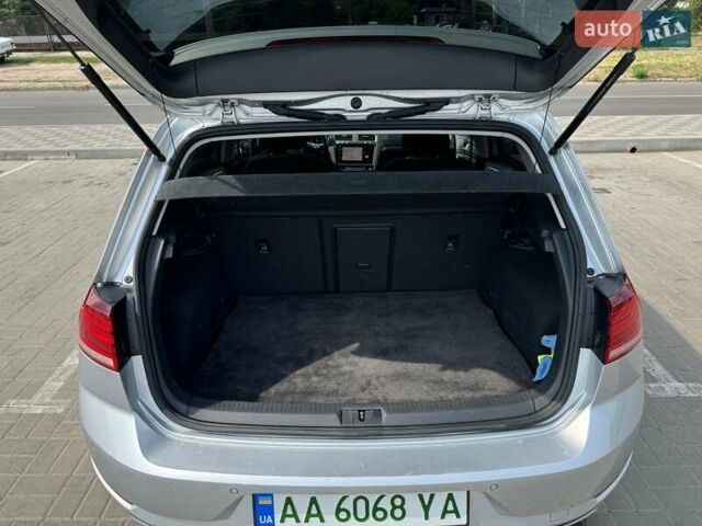 Серый Фольксваген e-Golf, объемом двигателя 0 л и пробегом 69 тыс. км за 13500 $, фото 11 на Automoto.ua