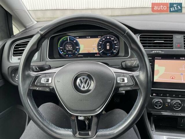 Серый Фольксваген e-Golf, объемом двигателя 0 л и пробегом 84 тыс. км за 15600 $, фото 45 на Automoto.ua
