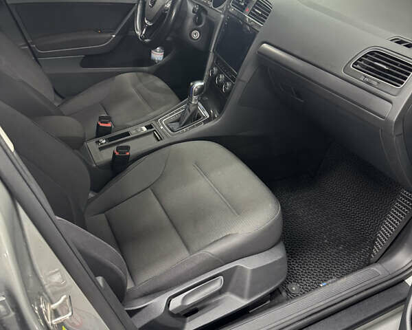 Серый Фольксваген e-Golf, объемом двигателя 0 л и пробегом 87 тыс. км за 14999 $, фото 13 на Automoto.ua