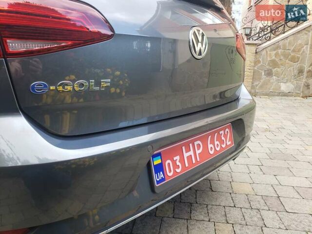 Серый Фольксваген e-Golf, объемом двигателя 0 л и пробегом 65 тыс. км за 13950 $, фото 18 на Automoto.ua