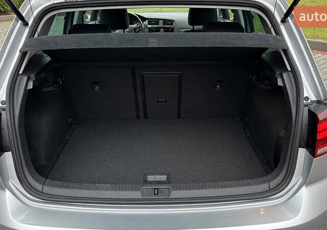 Серый Фольксваген e-Golf, объемом двигателя 0 л и пробегом 127 тыс. км за 14200 $, фото 11 на Automoto.ua