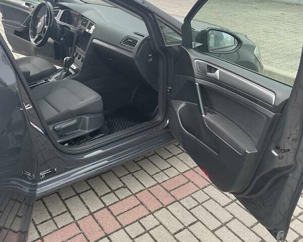 Серый Фольксваген e-Golf, объемом двигателя 0 л и пробегом 84 тыс. км за 15600 $, фото 18 на Automoto.ua