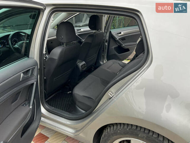 Серый Фольксваген e-Golf, объемом двигателя 0 л и пробегом 104 тыс. км за 13900 $, фото 13 на Automoto.ua