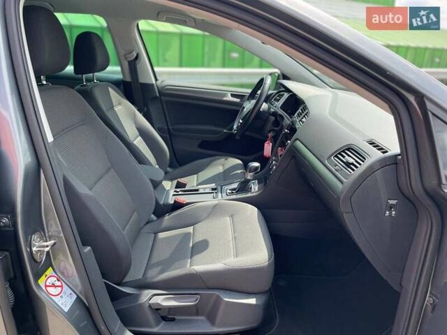 Серый Фольксваген e-Golf, объемом двигателя 0 л и пробегом 123 тыс. км за 12900 $, фото 32 на Automoto.ua