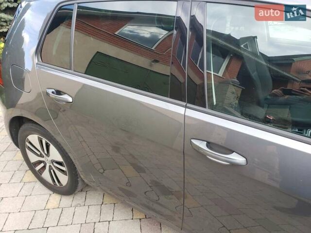Серый Фольксваген e-Golf, объемом двигателя 0 л и пробегом 65 тыс. км за 13950 $, фото 31 на Automoto.ua