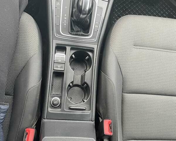 Серый Фольксваген e-Golf, объемом двигателя 0 л и пробегом 84 тыс. км за 15600 $, фото 42 на Automoto.ua