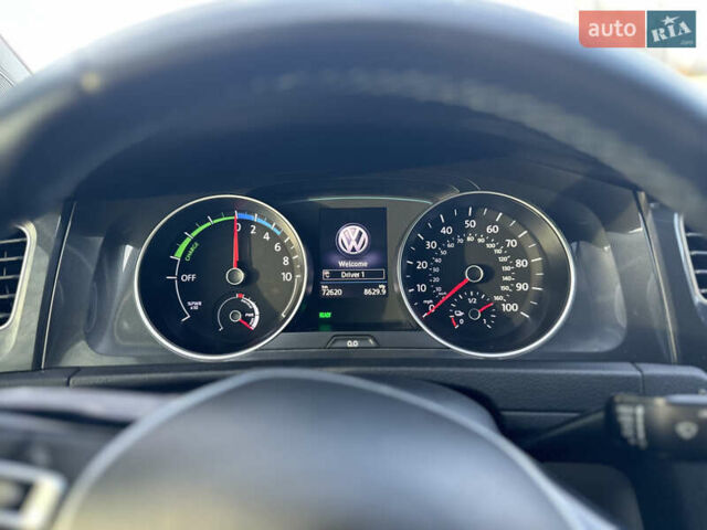 Серый Фольксваген e-Golf, объемом двигателя 0 л и пробегом 72 тыс. км за 14700 $, фото 13 на Automoto.ua