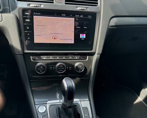 Серый Фольксваген e-Golf, объемом двигателя 0 л и пробегом 69 тыс. км за 13500 $, фото 2 на Automoto.ua