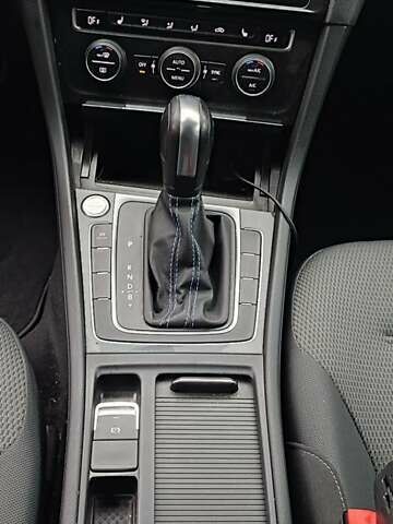 Серый Фольксваген e-Golf, объемом двигателя 0 л и пробегом 145 тыс. км за 12700 $, фото 3 на Automoto.ua