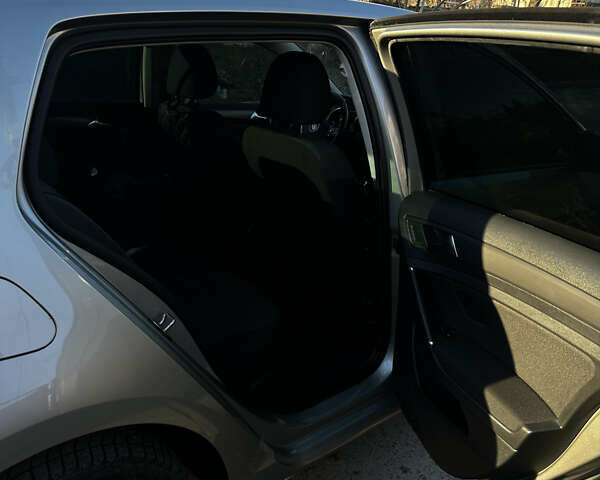 Серый Фольксваген e-Golf, объемом двигателя 0 л и пробегом 63 тыс. км за 14900 $, фото 6 на Automoto.ua