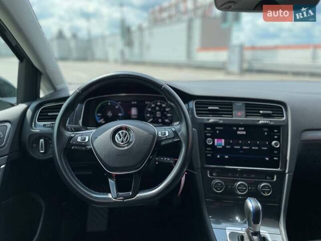 Серый Фольксваген e-Golf, объемом двигателя 0 л и пробегом 123 тыс. км за 12900 $, фото 23 на Automoto.ua