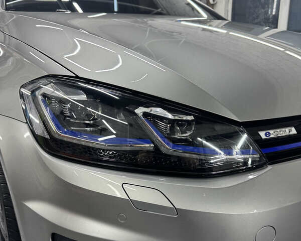 Серый Фольксваген e-Golf, объемом двигателя 0 л и пробегом 87 тыс. км за 14999 $, фото 1 на Automoto.ua