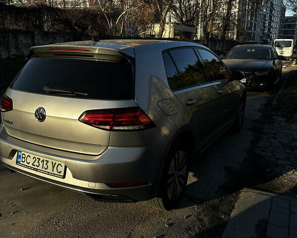 Серый Фольксваген e-Golf, объемом двигателя 0 л и пробегом 63 тыс. км за 14900 $, фото 2 на Automoto.ua