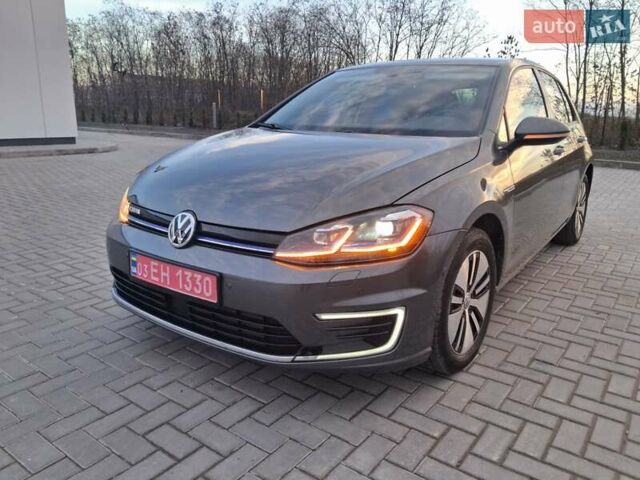 Серый Фольксваген e-Golf, объемом двигателя 0 л и пробегом 97 тыс. км за 11900 $, фото 3 на Automoto.ua