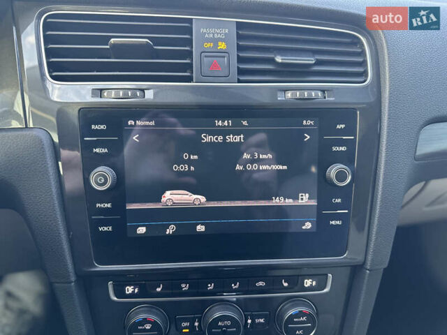 Серый Фольксваген e-Golf, объемом двигателя 0 л и пробегом 72 тыс. км за 14700 $, фото 14 на Automoto.ua