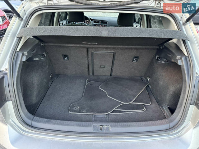 Серый Фольксваген e-Golf, объемом двигателя 0 л и пробегом 90 тыс. км за 14500 $, фото 7 на Automoto.ua