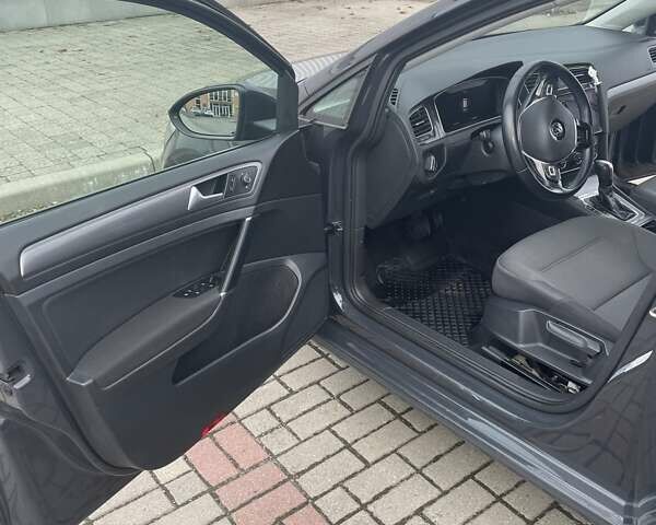 Серый Фольксваген e-Golf, объемом двигателя 0 л и пробегом 84 тыс. км за 15600 $, фото 14 на Automoto.ua