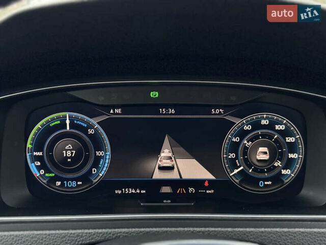 Серый Фольксваген e-Golf, объемом двигателя 0 л и пробегом 91 тыс. км за 15099 $, фото 82 на Automoto.ua