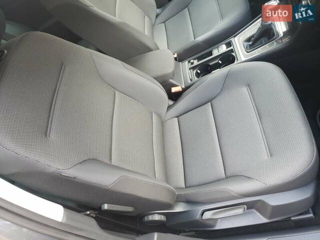 Серый Фольксваген e-Golf, объемом двигателя 0 л и пробегом 65 тыс. км за 13950 $, фото 47 на Automoto.ua