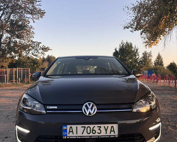 Серый Фольксваген e-Golf, объемом двигателя 0 л и пробегом 93 тыс. км за 15000 $, фото 1 на Automoto.ua