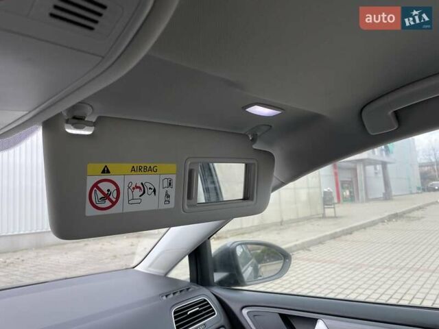 Серый Фольксваген e-Golf, объемом двигателя 0 л и пробегом 84 тыс. км за 15600 $, фото 50 на Automoto.ua