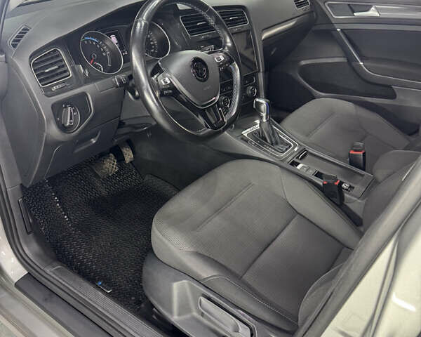 Серый Фольксваген e-Golf, объемом двигателя 0 л и пробегом 87 тыс. км за 14999 $, фото 11 на Automoto.ua