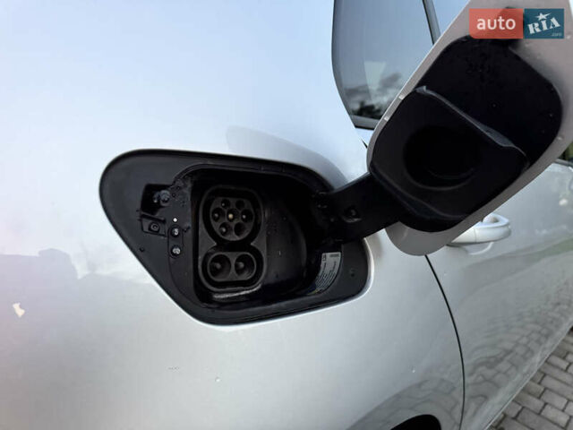 Серый Фольксваген e-Golf, объемом двигателя 0 л и пробегом 72 тыс. км за 13500 $, фото 12 на Automoto.ua