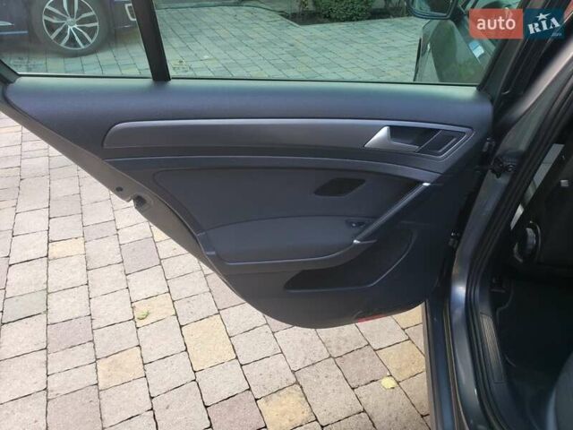 Серый Фольксваген e-Golf, объемом двигателя 0 л и пробегом 65 тыс. км за 13950 $, фото 54 на Automoto.ua