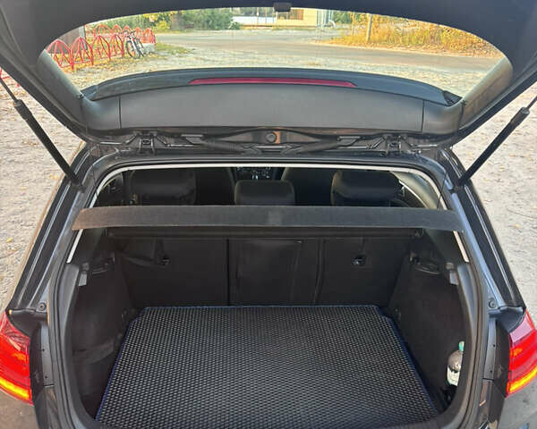 Серый Фольксваген e-Golf, объемом двигателя 0 л и пробегом 93 тыс. км за 15000 $, фото 14 на Automoto.ua