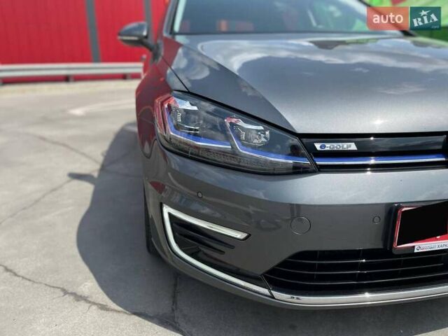 Серый Фольксваген e-Golf, объемом двигателя 0 л и пробегом 123 тыс. км за 12900 $, фото 9 на Automoto.ua
