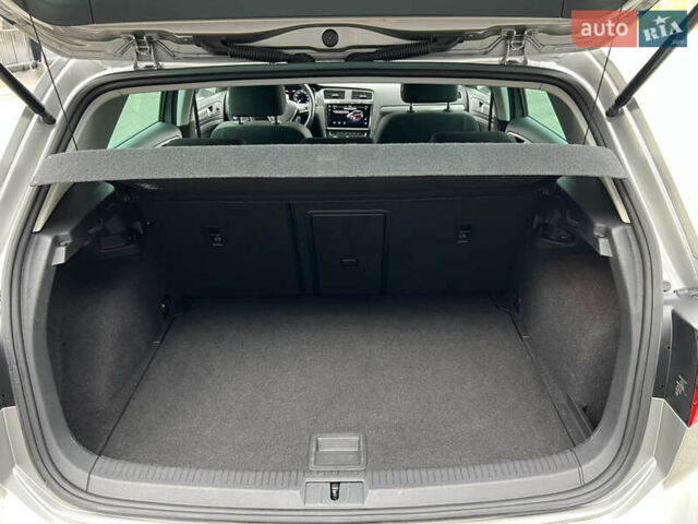 Серый Фольксваген e-Golf, объемом двигателя 0 л и пробегом 104 тыс. км за 13900 $, фото 4 на Automoto.ua