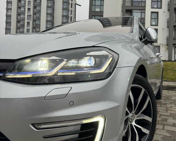 Серый Фольксваген e-Golf, объемом двигателя 0 л и пробегом 91 тыс. км за 15099 $, фото 5 на Automoto.ua