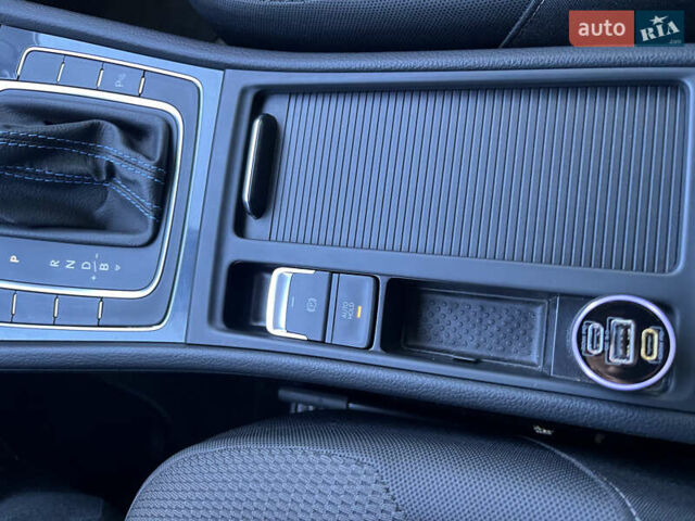 Сірий Фольксваген e-Golf, об'ємом двигуна 0 л та пробігом 39 тис. км за 17200 $, фото 9 на Automoto.ua