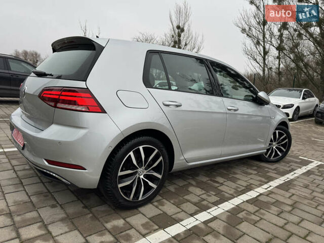 Серый Фольксваген e-Golf, объемом двигателя 0 л и пробегом 91 тыс. км за 15099 $, фото 19 на Automoto.ua