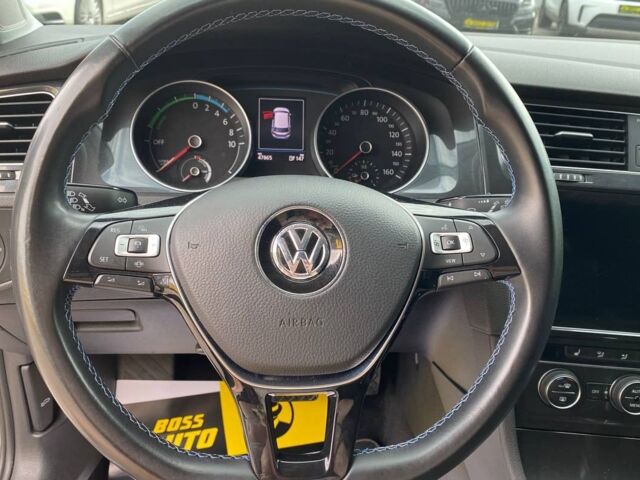 Серый Фольксваген e-Golf, объемом двигателя 36 л и пробегом 56 тыс. км за 17800 $, фото 12 на Automoto.ua