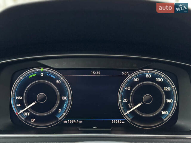 Серый Фольксваген e-Golf, объемом двигателя 0 л и пробегом 91 тыс. км за 15099 $, фото 80 на Automoto.ua