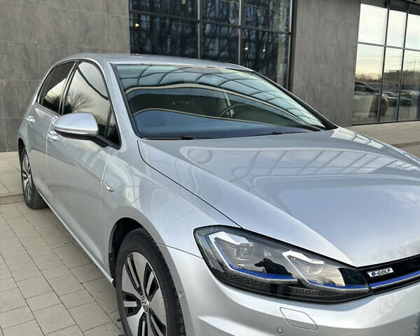 Серый Фольксваген e-Golf, объемом двигателя 0 л и пробегом 76 тыс. км за 13800 $, фото 5 на Automoto.ua