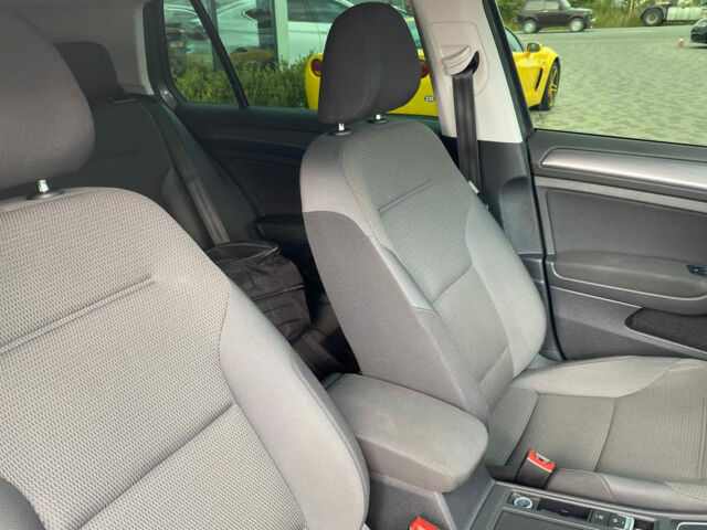 Серый Фольксваген e-Golf, объемом двигателя 36 л и пробегом 56 тыс. км за 17800 $, фото 16 на Automoto.ua