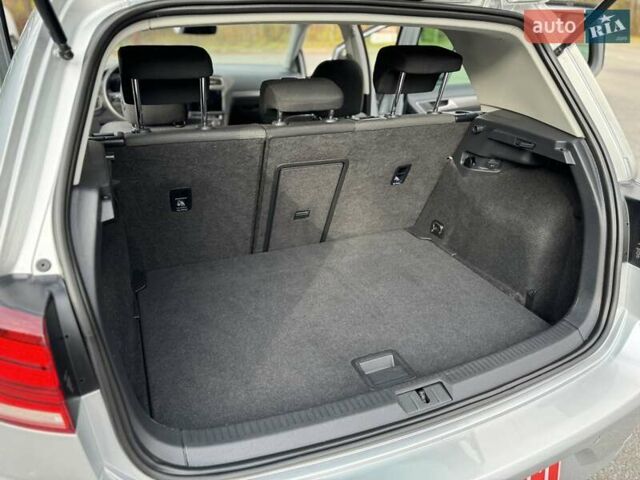 Серый Фольксваген e-Golf, объемом двигателя 0 л и пробегом 100 тыс. км за 12300 $, фото 30 на Automoto.ua