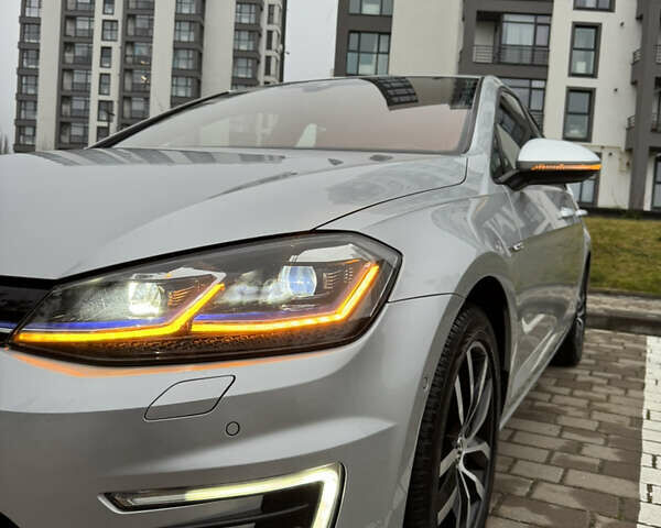 Серый Фольксваген e-Golf, объемом двигателя 0 л и пробегом 91 тыс. км за 15099 $, фото 31 на Automoto.ua