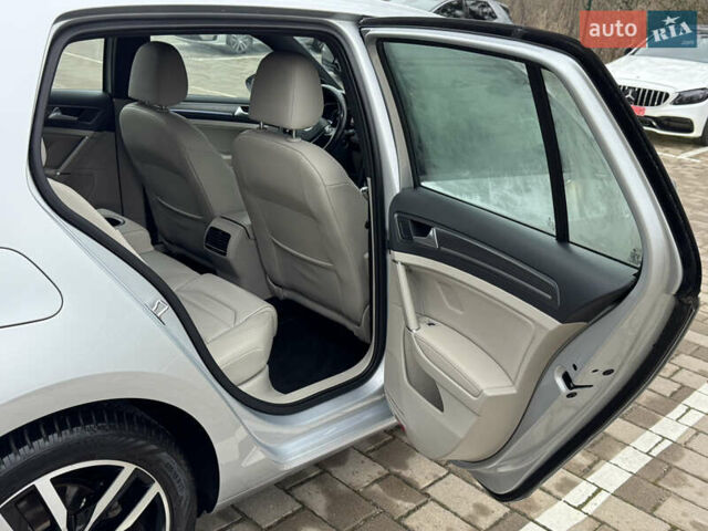 Серый Фольксваген e-Golf, объемом двигателя 0 л и пробегом 91 тыс. км за 15099 $, фото 89 на Automoto.ua