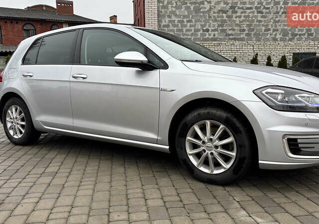 Серый Фольксваген e-Golf, объемом двигателя 0 л и пробегом 127 тыс. км за 14200 $, фото 7 на Automoto.ua