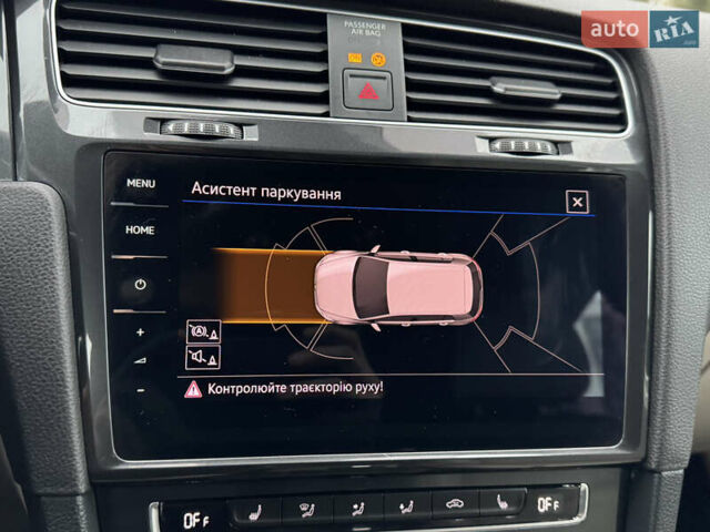 Серый Фольксваген e-Golf, объемом двигателя 0 л и пробегом 91 тыс. км за 15099 $, фото 83 на Automoto.ua