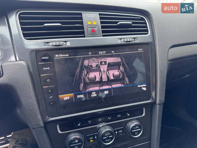 Серый Фольксваген e-Golf, объемом двигателя 0 л и пробегом 59 тыс. км за 13300 $, фото 5 на Automoto.ua