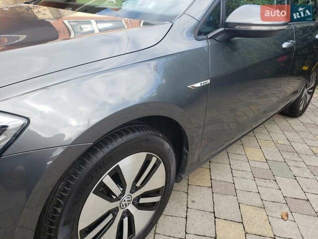 Серый Фольксваген e-Golf, объемом двигателя 0 л и пробегом 65 тыс. км за 13950 $, фото 4 на Automoto.ua