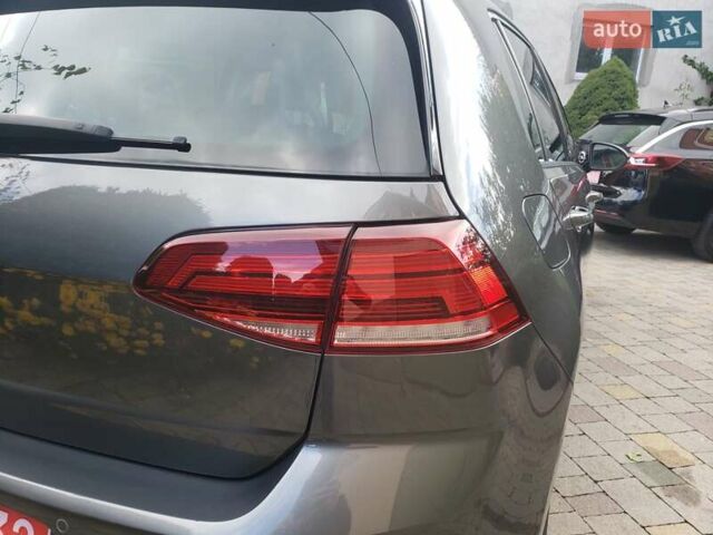 Серый Фольксваген e-Golf, объемом двигателя 0 л и пробегом 65 тыс. км за 13950 $, фото 16 на Automoto.ua